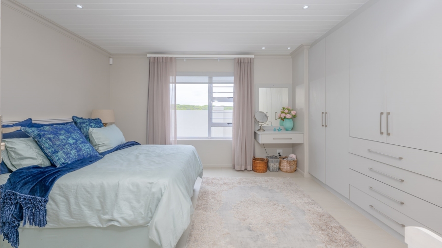 4 Bedroom Property for Sale in Oceanview Heights Western Cape